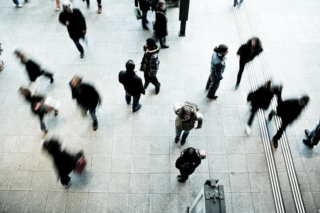 pedestrians-1209316_640.jpg